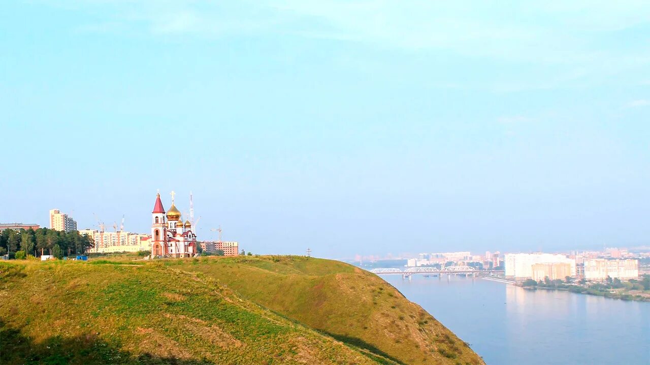 2 берега красноярск. Храм в Академгородке Красноярск. Церковь новомучеников Красноярск Академгородок. Смотровая в Академгородке Красноярск. Красивый берег Красноярск Академгородок.