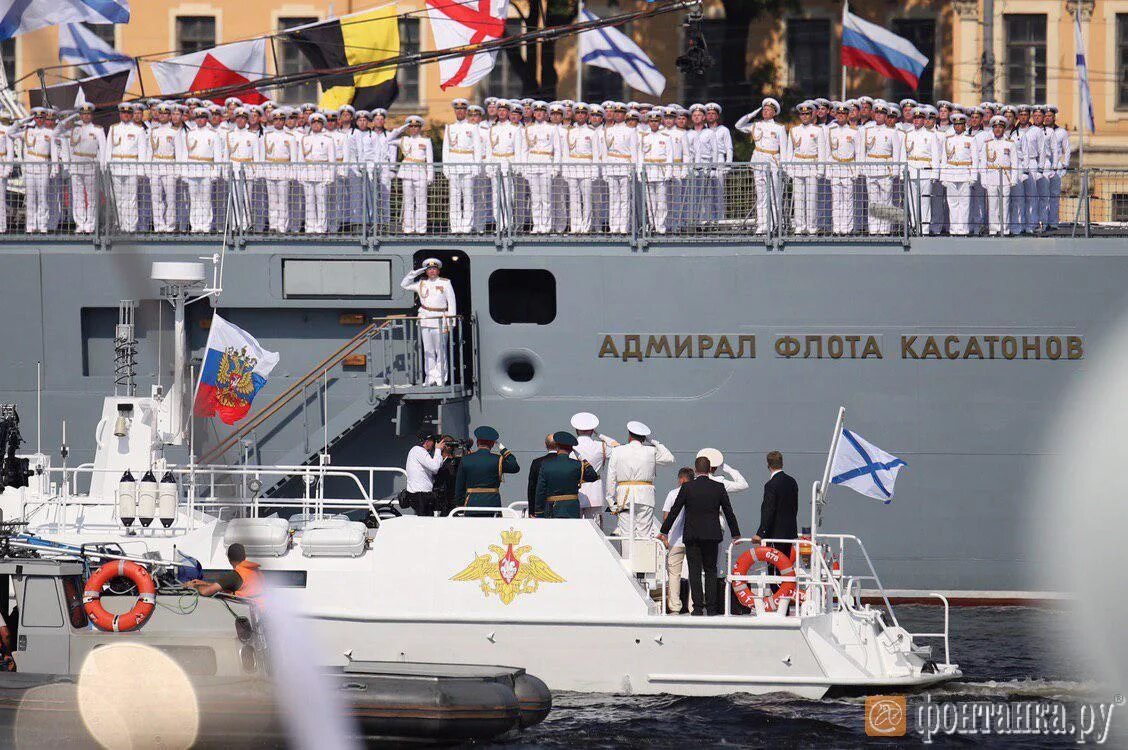 Фрегат Адмирал Касатонов день ВМФ 2019. Военно-морской парад в Санкт-Петербурге 2021. Адмирал флота Касатонов. Адмирал флота Касатонов Фрегат. День военно морского флота в 2024