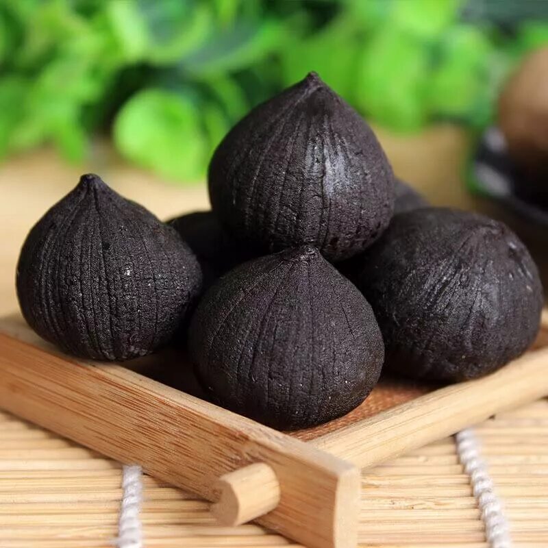 Черный чеснок польза. Чёрный чеснок Black garlic. Черный ферментированный чеснок. Блэк Гарлик. Японский черненый чеснок.