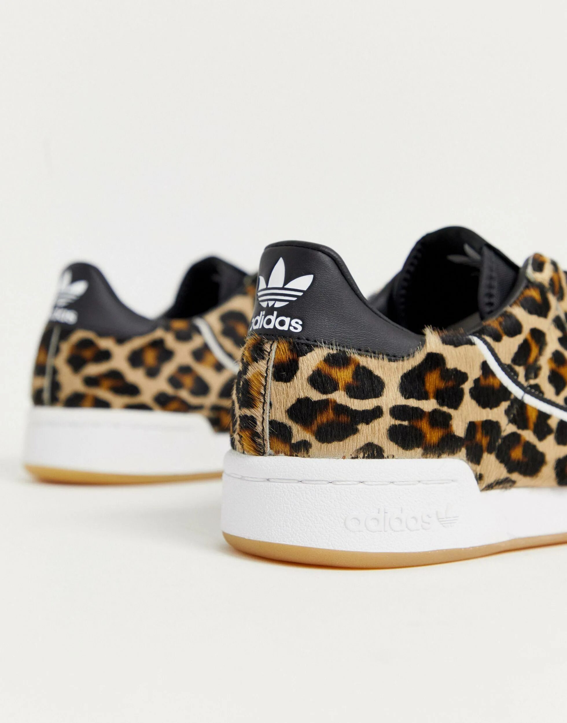 Adidas pony. Адидас Континенталь 80 леопардовая. Adidas Originals кроссовки с леопардами. Adidas Leopard Print. Адидас леопардовые кроссовки.