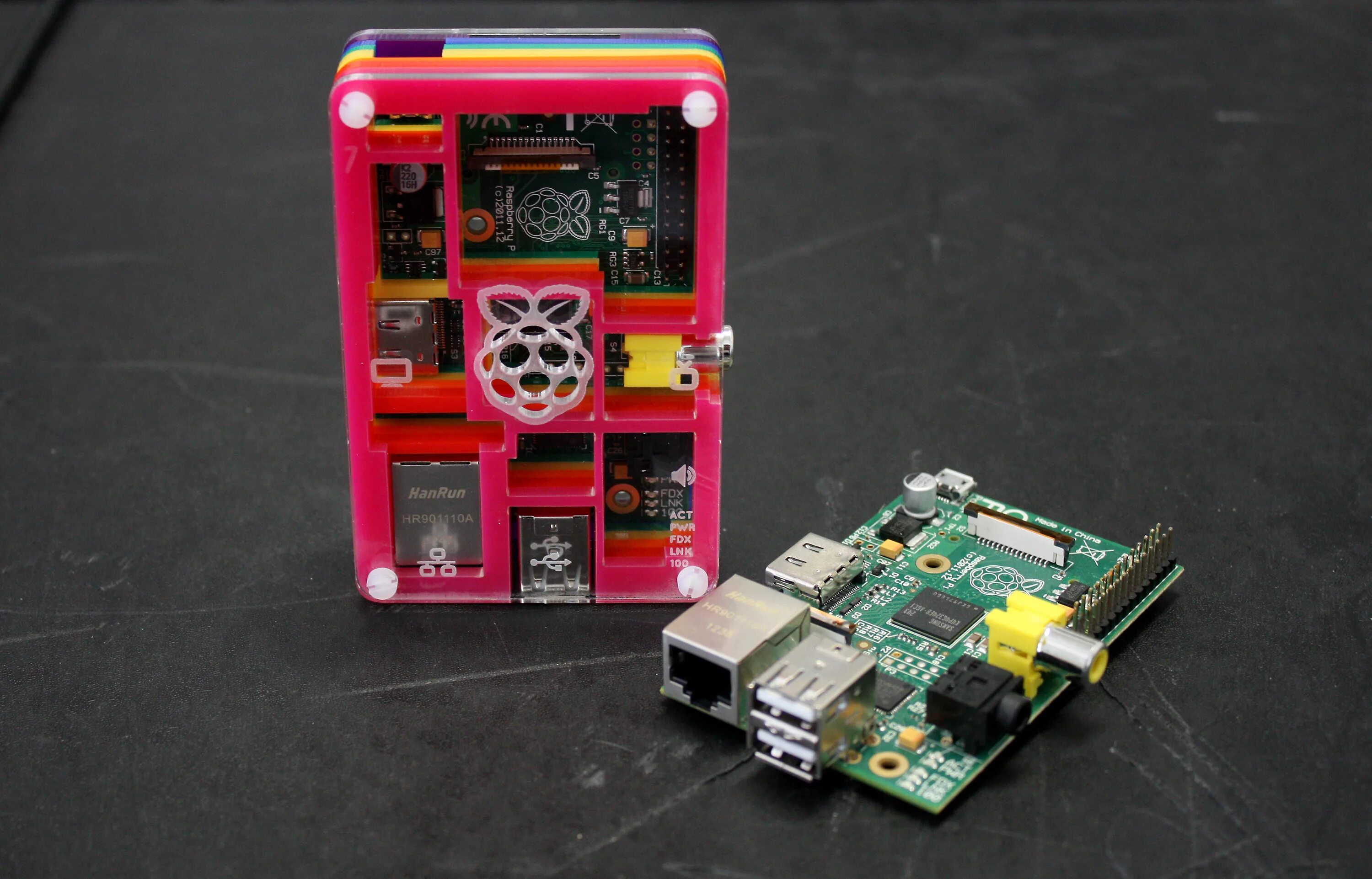 Raspberry 4 windows. Raspberry Pi самый маленький компьютер. Hem Raspberry. Raspberry Pi Superman. Был выпущен первый Raspberry Pi 2012.