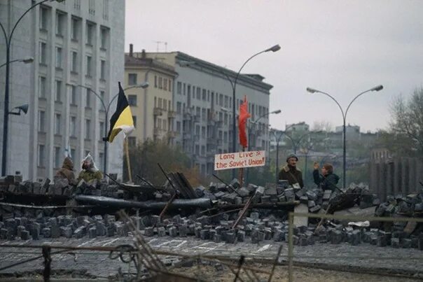 События 3 4 октября 1993. Штурм белого дома 1993. Обстрел белого дома в Москве 1993. Россия октябрь 1993. Чёрный октябрь 1993 РНЕ.