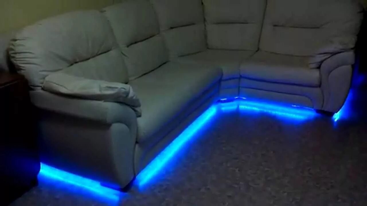 Купить подсветку на авито. Диван с подсветкой. Подсветка под диваном. Светодиодная лента под диваном.