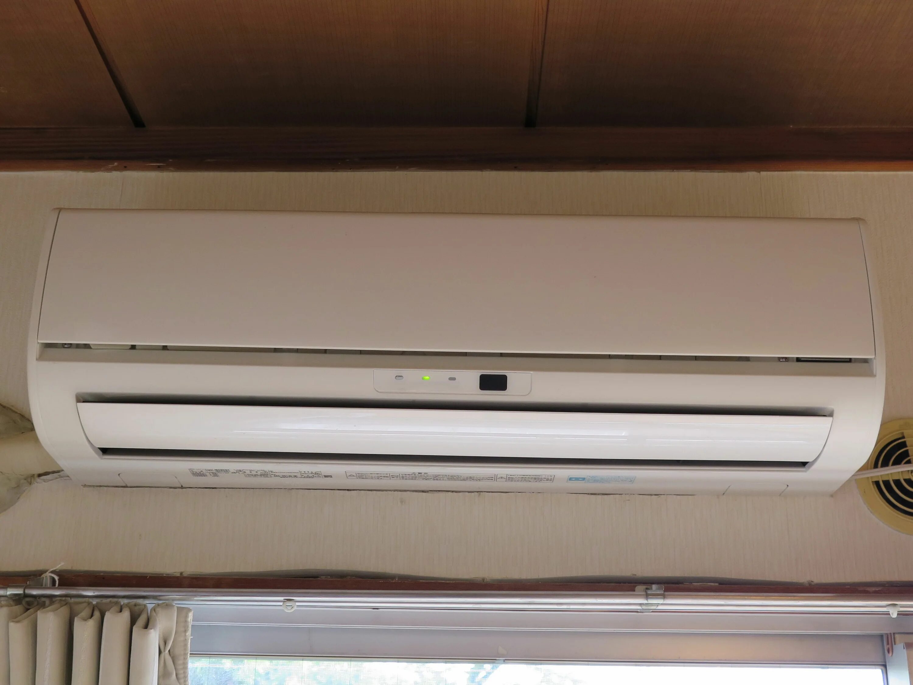 Wall mounted air conditioner. Кондиционер primera dc inverter. Открытый кондиционер. Кондиционер. Mitsubishi air conditioner room.