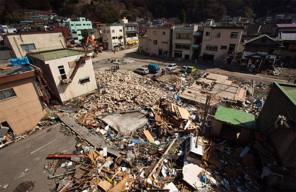 Япония землетрясение сегодня последние. Фукусима ЦУНАМИ. ЦУНАМИ Фукусима 2011. Землетрясение в Японии 2011 последствия. Землетрясение в Японии 2011 года.