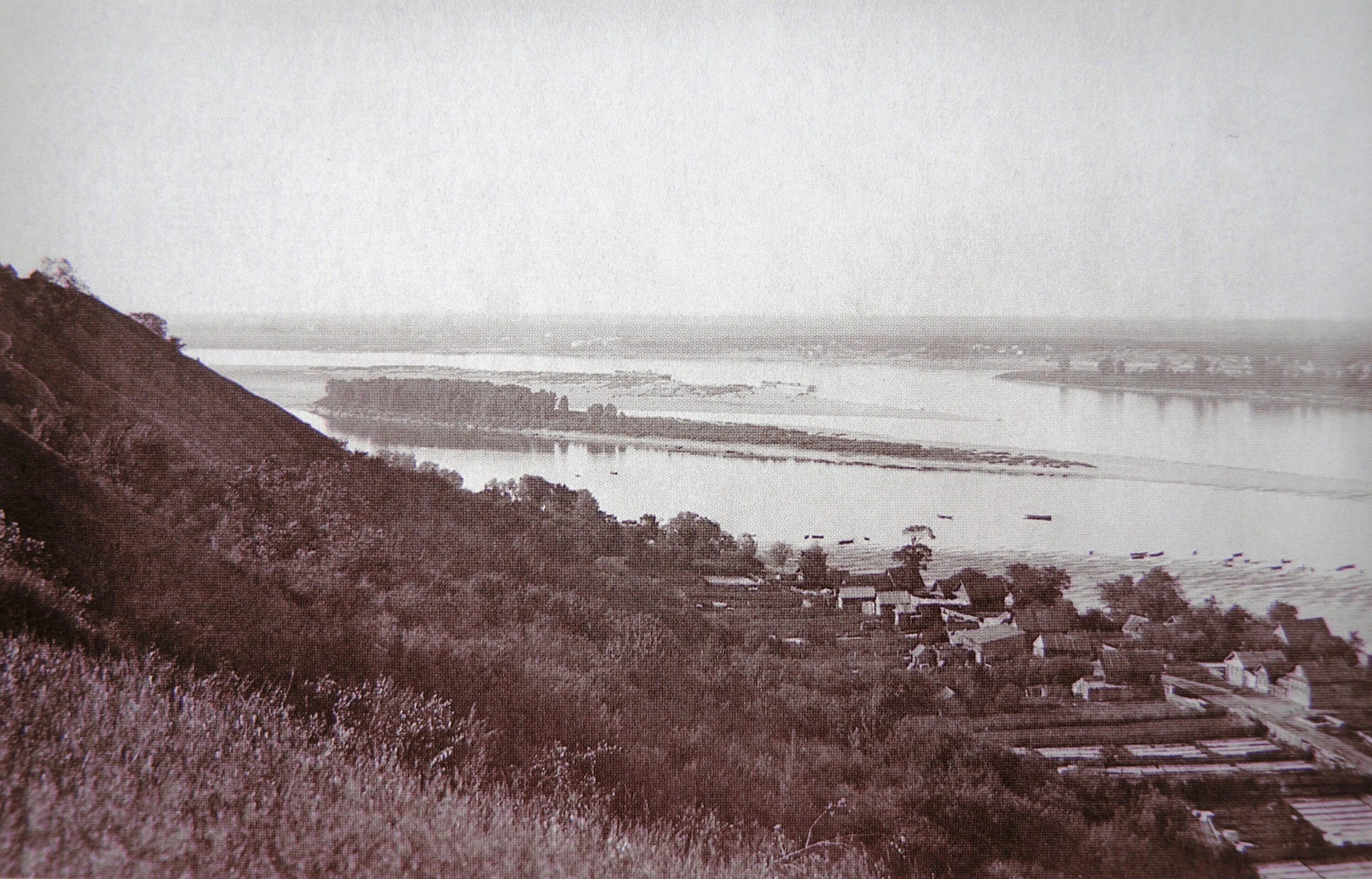 В нижнем новгороде расположенном на волге егэ. Подновье нижний новгород. деревня подновье нижний новгород. оползень в слободе подновье в нижнем новгороде. подновье нижний новгород история.