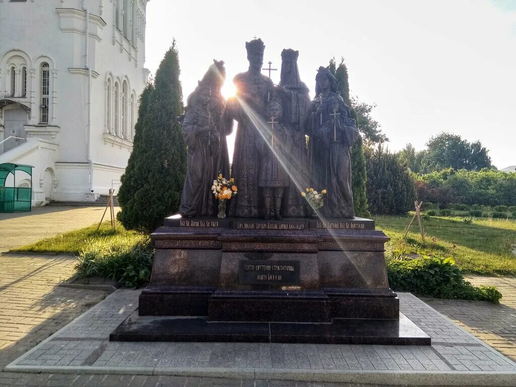 Памятник царскому. Памятник царской семье в тюмени. памятник царской семье в дивеево. дивеево памятник царской семье фотография. памятники в тюмени царско.