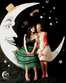 Paper moon