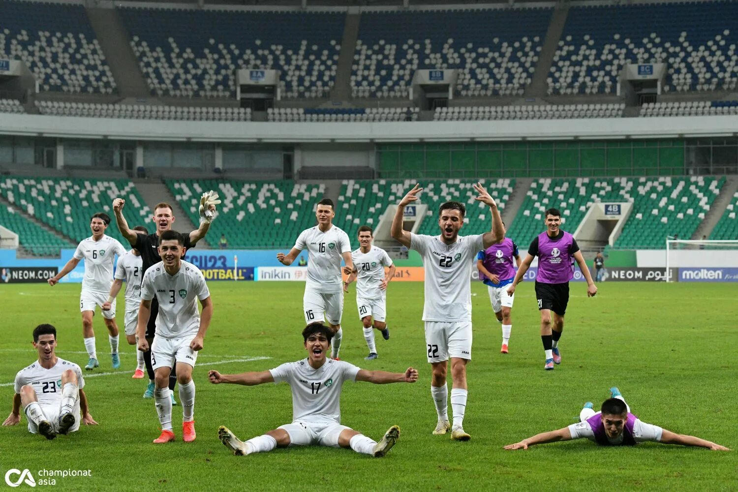 Stadion uz yangiliklari pro liga futbol. Ўзбекистон u 23 терма жамоаси. Узбекистан u23 Чемпионат. Футбол бунёдкор футбол жамоаси. Чемпионат Азия футбол янгиликлари.