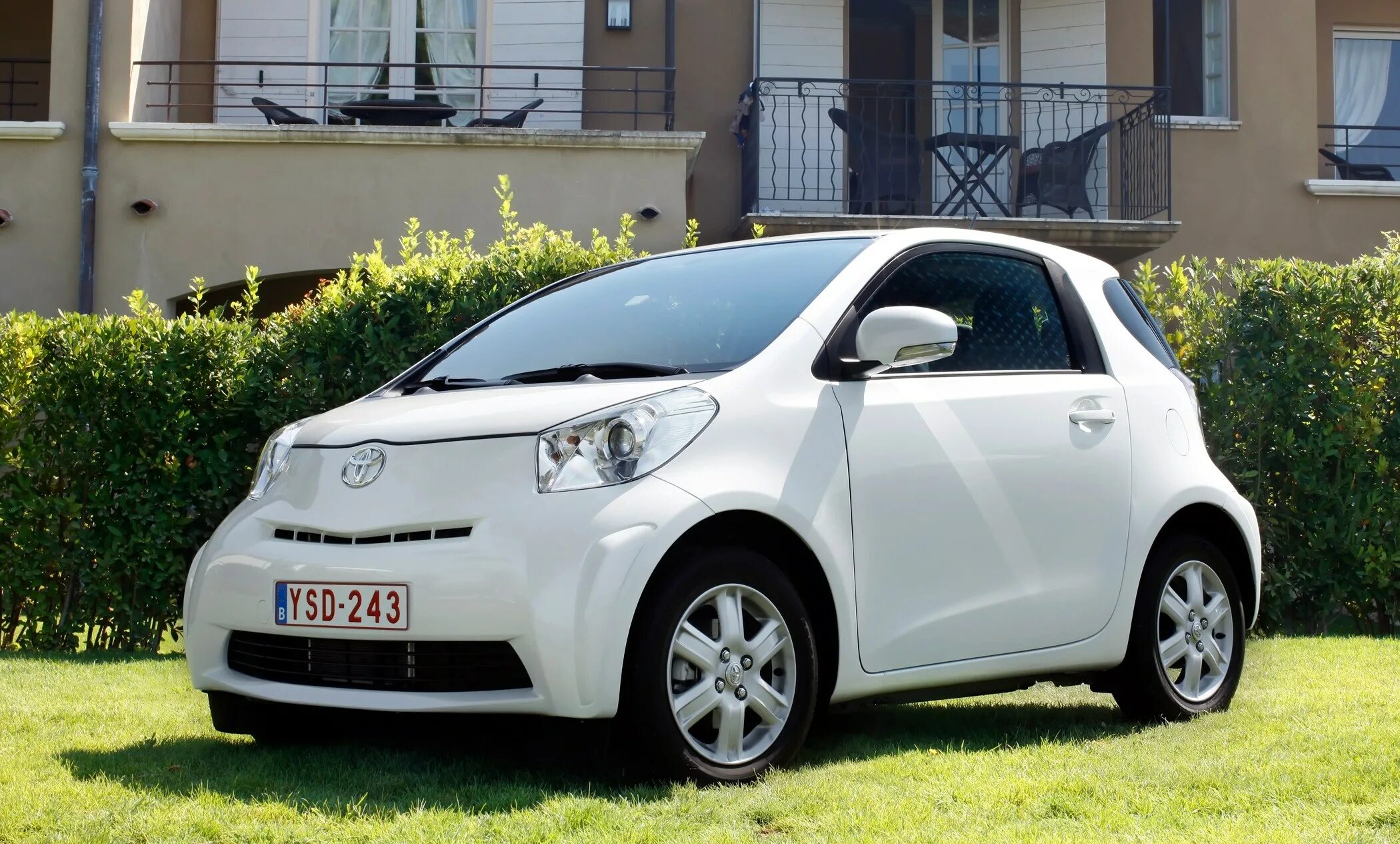 Продажа малолитражек. Toyota IQ 2010. Toyota малолитражки 2008. Toyota IQ 2008-2011 левый руль правый. Toyota IQ 2006.