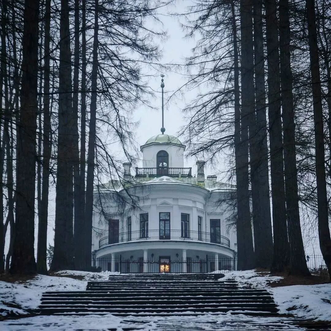 Усадьба середниково цена. Усадьба Середниково. Подмосковная усадьба Середниково. Середниково Солнечногорский район усадьба. Усадьба Фирсановой Середниково.