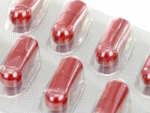 Санацин капсулы купить. Санацин капсулы. Красные капсулы. Красные капсулы от прыщей. Красные таблетки от аллергии.