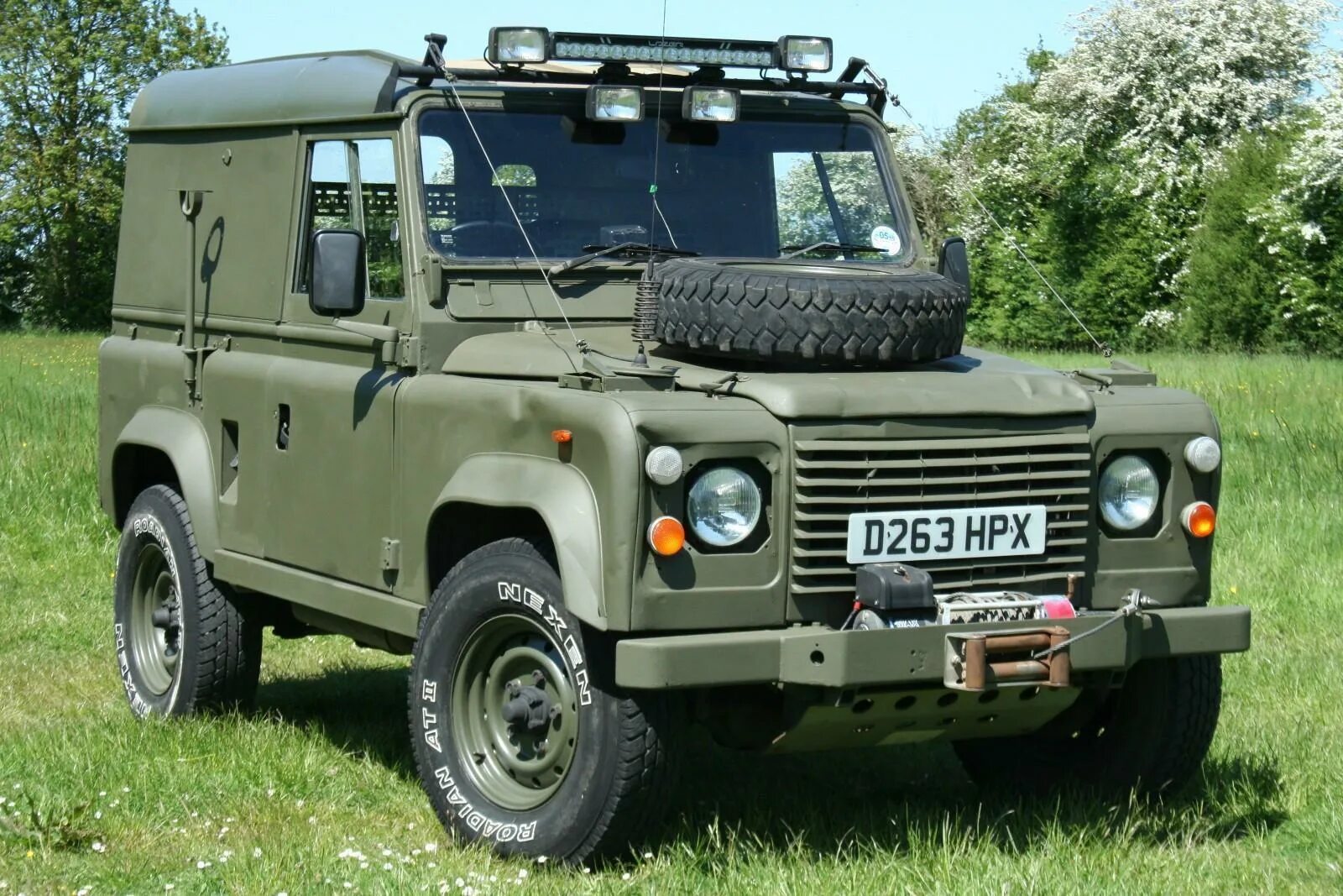 Defender 665. Ленд ровер дефендер армейский. ленд ровер дефендер 1998. land rover defender 1998 армейский. ленд ровер дефендер 4.