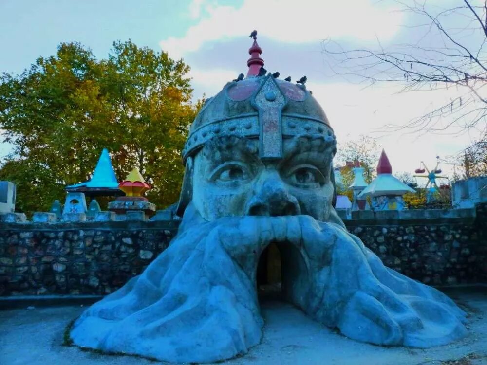 Севастополь парк лукоморье развлечения. Парк лукоморье севастополь. Детский городок лукоморье в севастополе. Парк лукоморье севастополь аттракционы. Детский парк лукоморье севастополь.