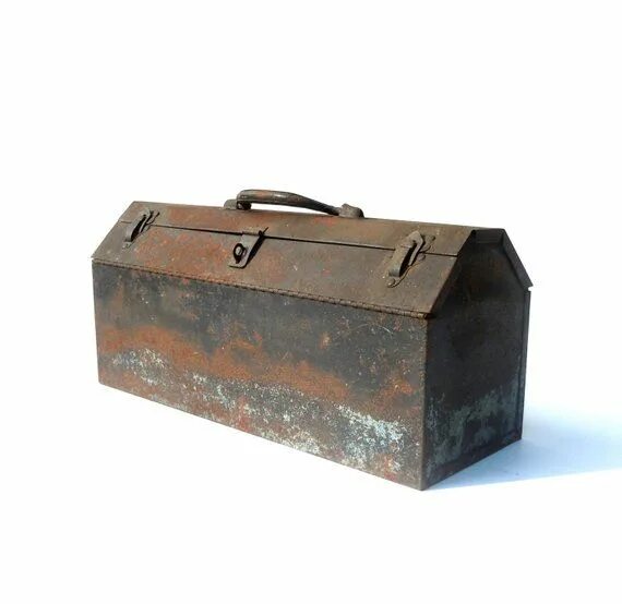 Rusty box. Metal box. barambo metal box. carnaud metal box filter.