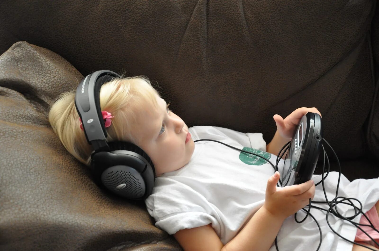 Kids Listening to Music. Connor Listening to Headphone. Mario listen to Music. Children Listening to Music on the Street. She listens to the radio