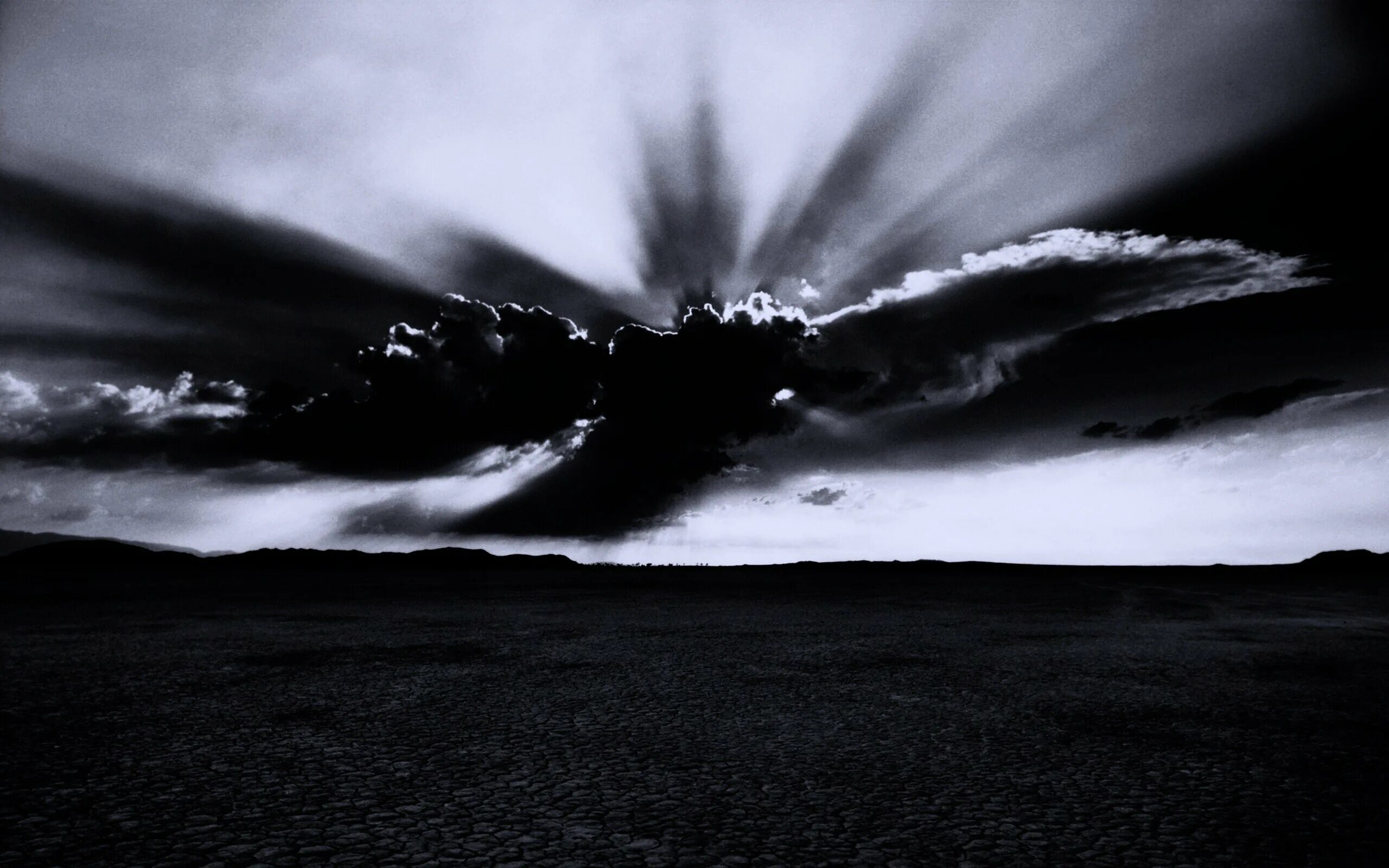 пасмурное небо. мрачные тучи. темные тучи. темное небо. темной тучей.