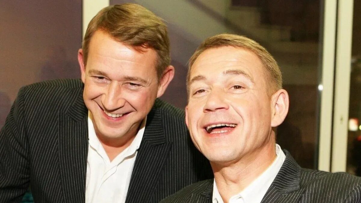 Александр пономаренко. Братья юмористы пономаренко. Юмористы близнецы братья пономаренко. Артист юморист пономаренко. Два брата юмориста.