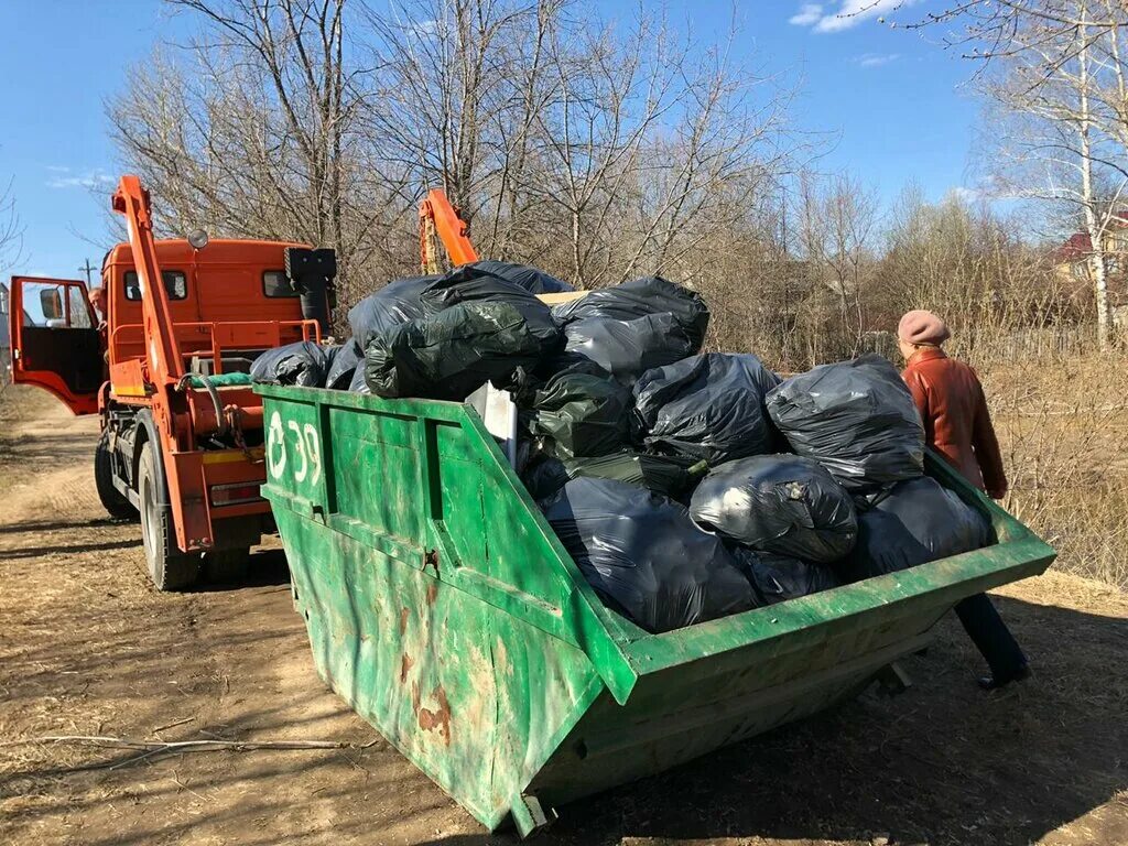 кузов для мусора. контейнер для строительного мусора. мусорный бункер. вывозим мусор. вывоз мусора и хлама.