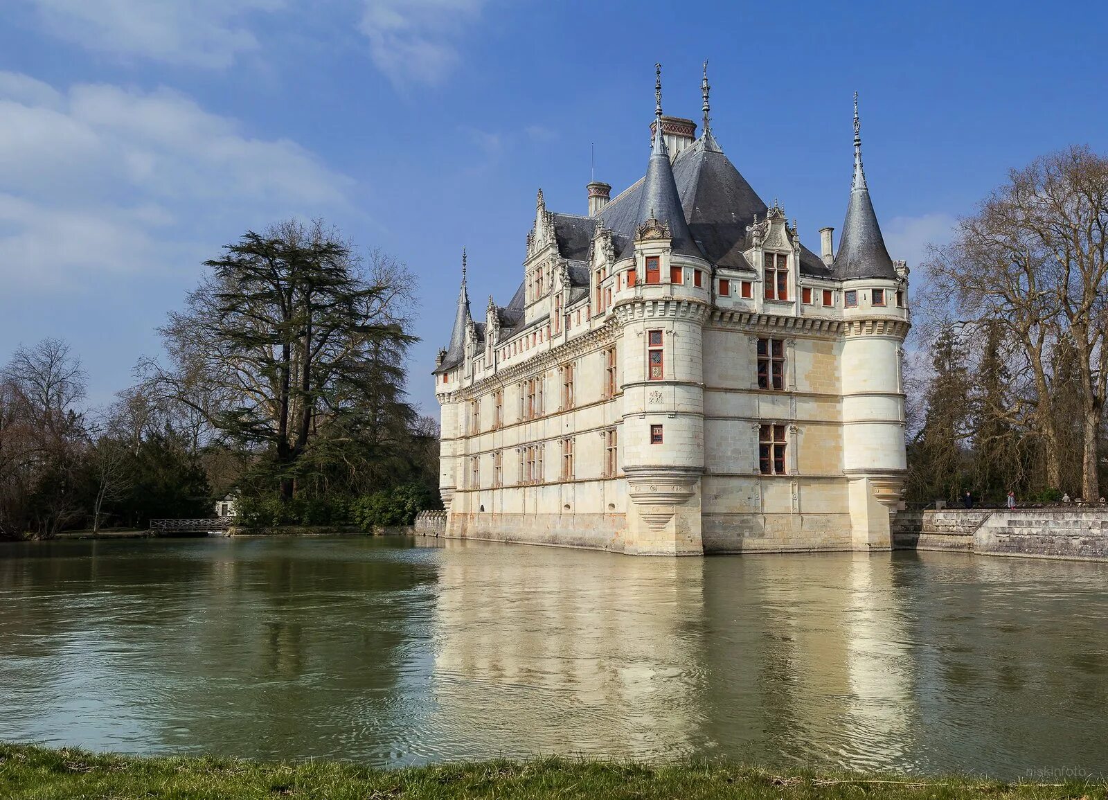 100 castles