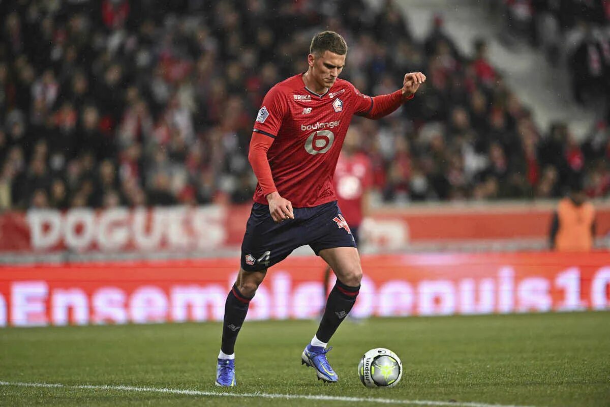 Свен батман лилль. Свен батман ньюкасл. Свен батман футболист. Футболист ботман свен батман. Свен ботман ньюкасл.