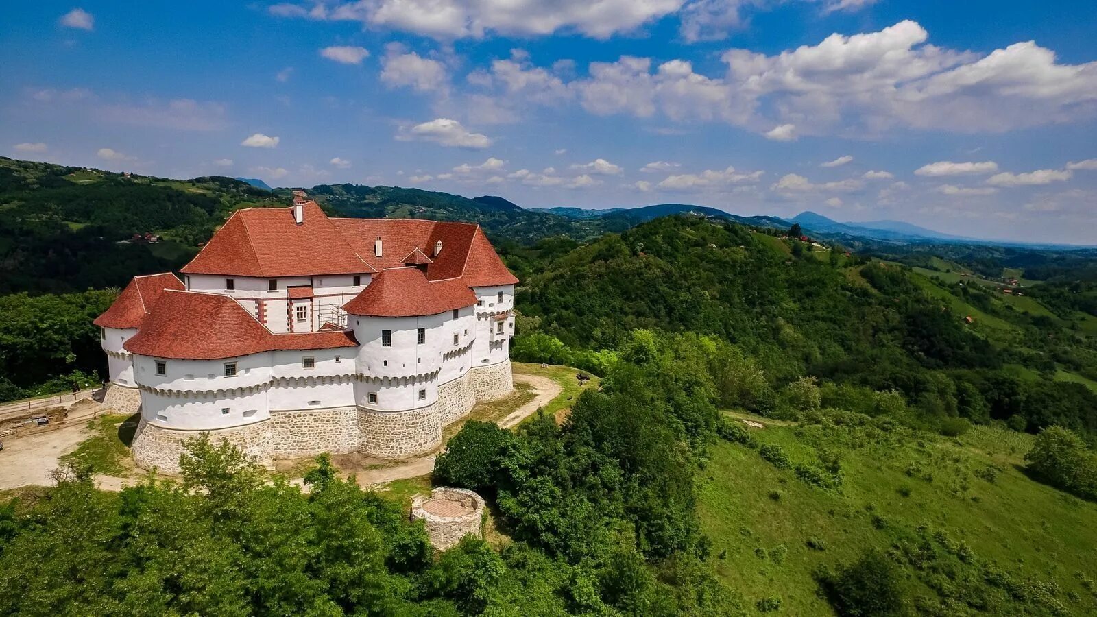 100 castles