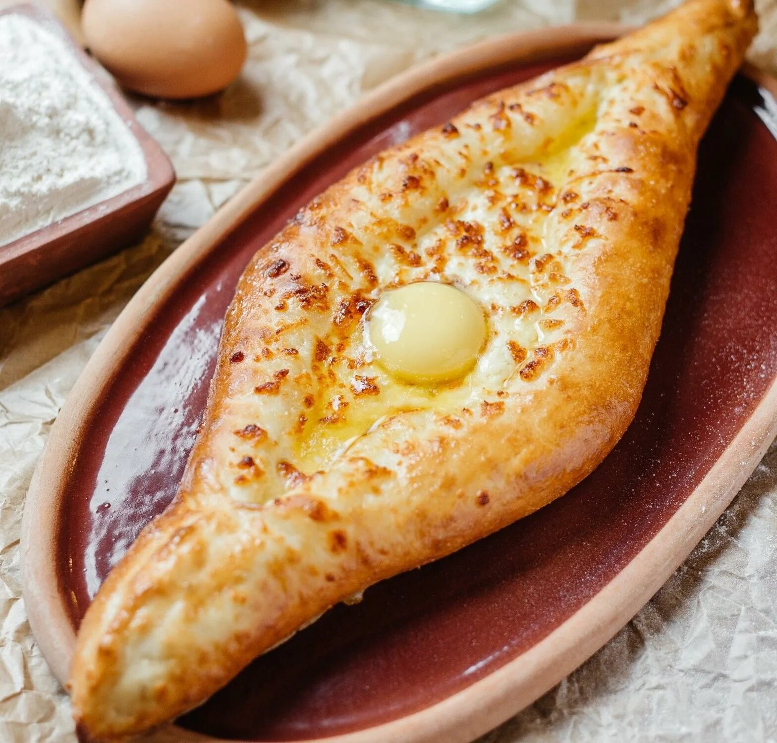 Грузинская кухня хачапури по аджарски. Хачапури (Khachapuri). Хачапури Имеретинский мегрельский Аджарский. Хачапури по-аджарски и Имеретинский. Готовые рецепты хачапури