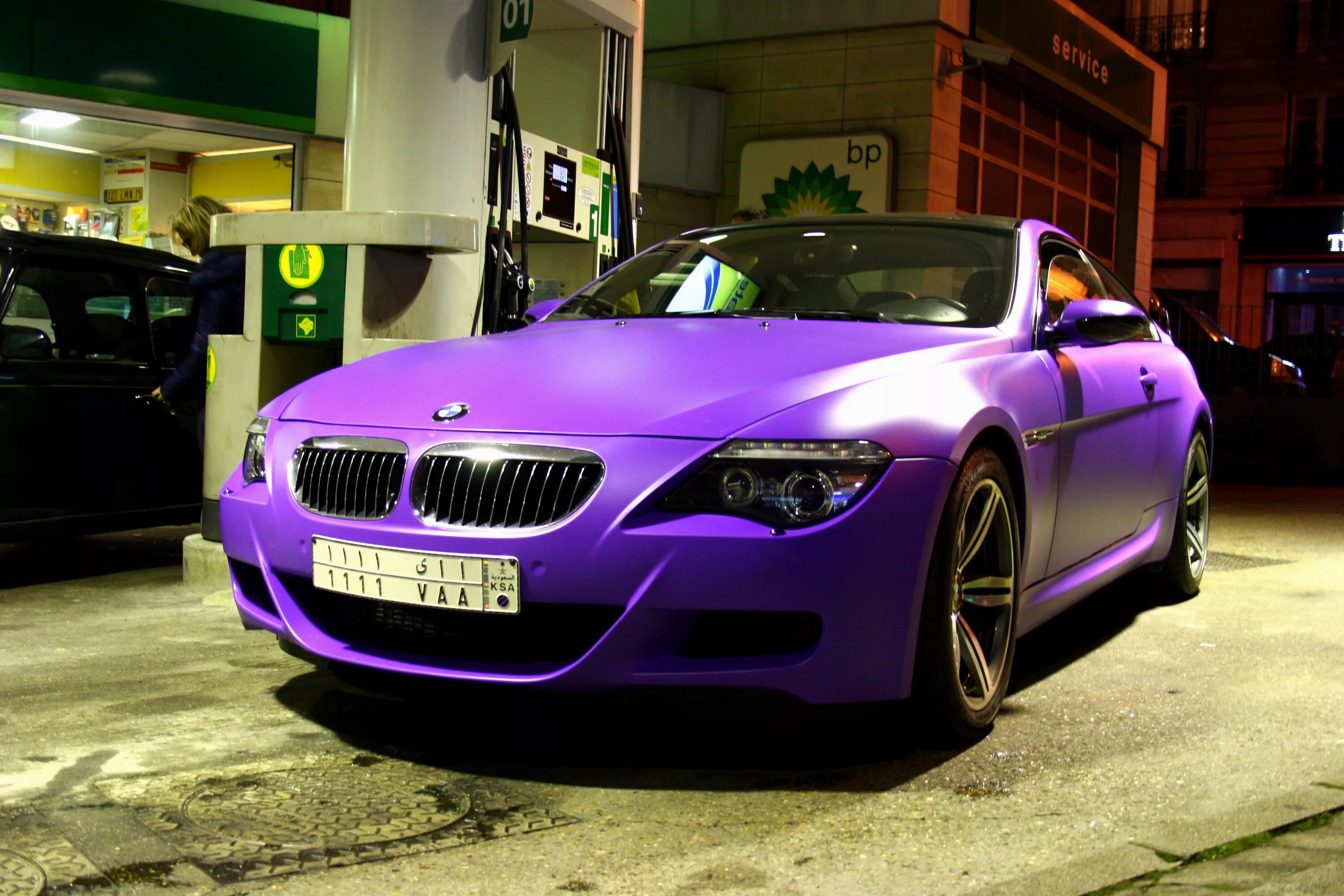 Какой цвет машинка. BMW m5 Purple. BMW m5 фиолетовая. БМВ м8. Цвета БМВ м6.