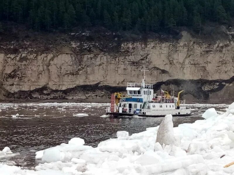 Усть кут киренск. Киренск река Лена. Река Лена Усть Кут. Река Лена в Усть Куте.