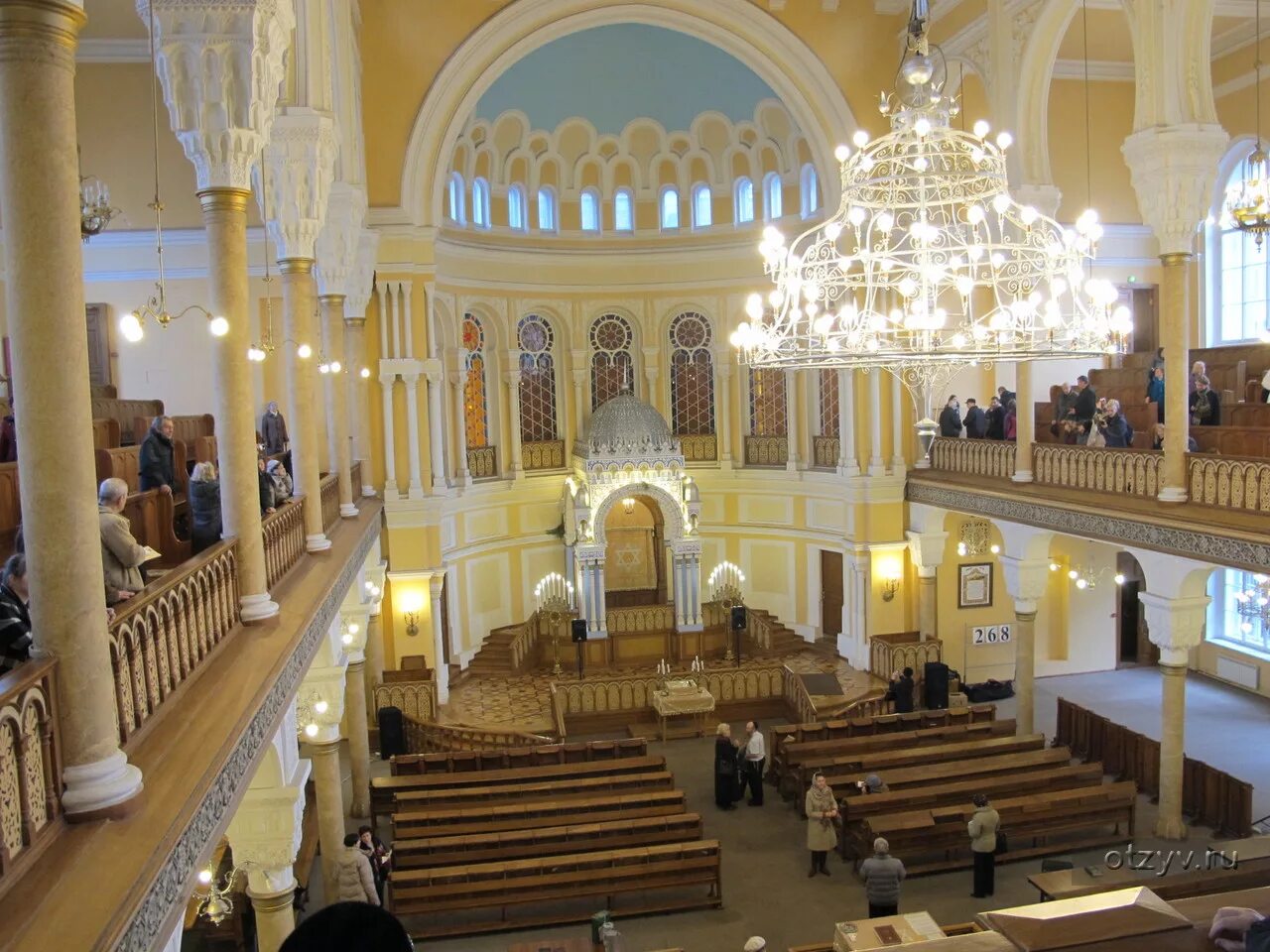 Большую синагогу. Большая хоральная синагога — синагога в Санкт-Петербурге. Большая хоральная синагога Санкт-Петербург внутри. Иудейский храм синагога Санкт Петербург. Большая хоральная синагога внутри.