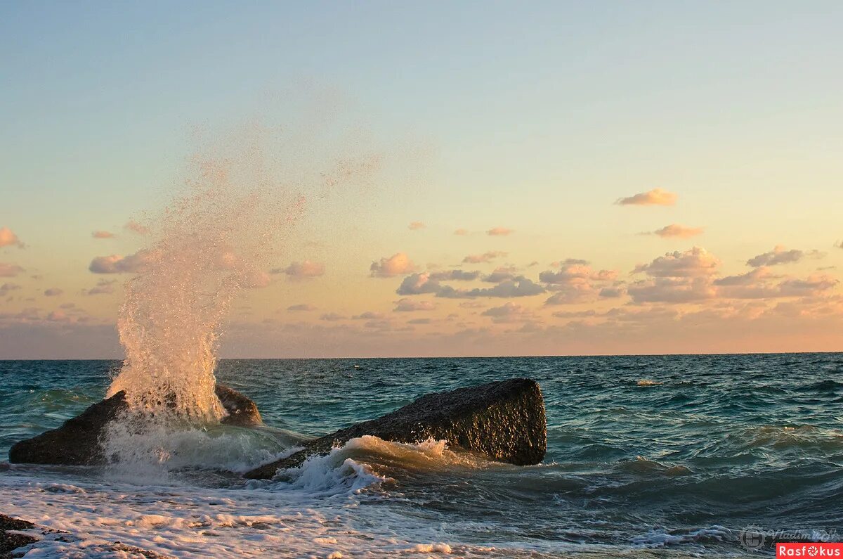 прибой. морской прибой сочи. море крым прибой. ситжес морской прибой. балтийское море волны.