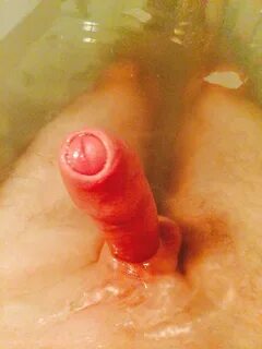 Penis in badewanne.