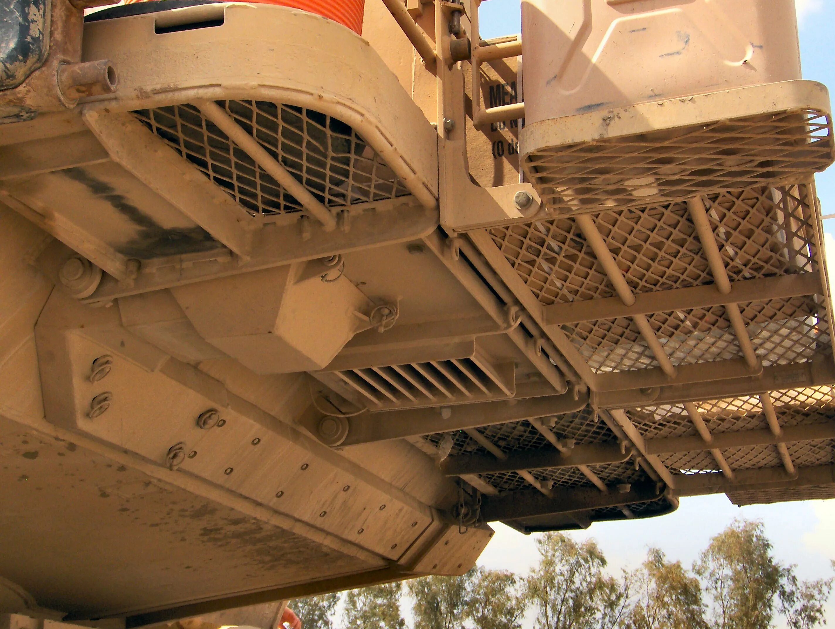 Вышибные панели абрамс. Вышибные панели абрамс. М1 абрамс в ираке. Вышибные панели абрамс. M1 abrams вышибные панели.