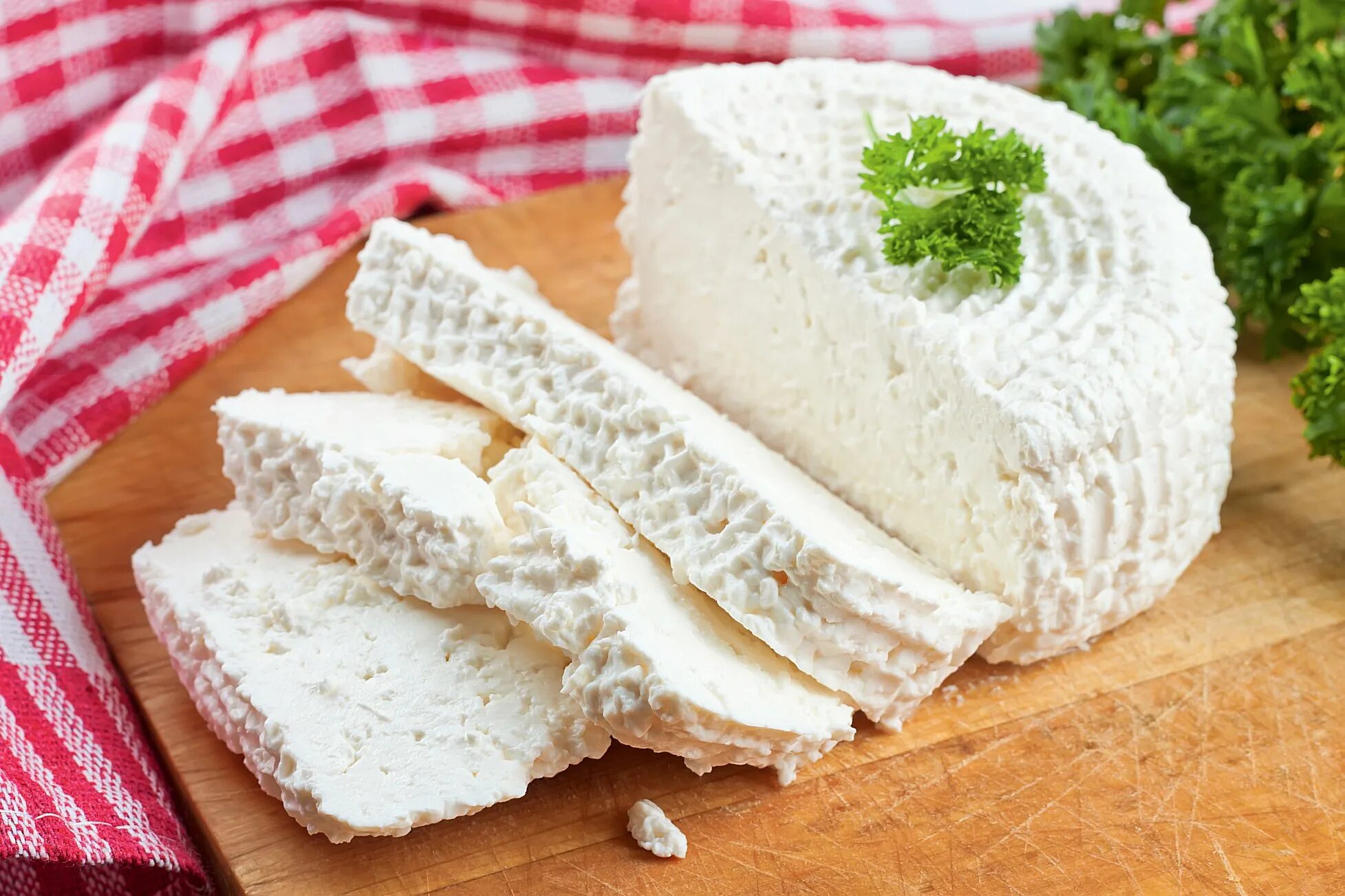 Сделать домашний сыр из творога рецепт. Адыгейский козий сыр. Адыгейский сыр Адыгея. Брынза адыгейский сыр. Сыр адыгейский рассольный.