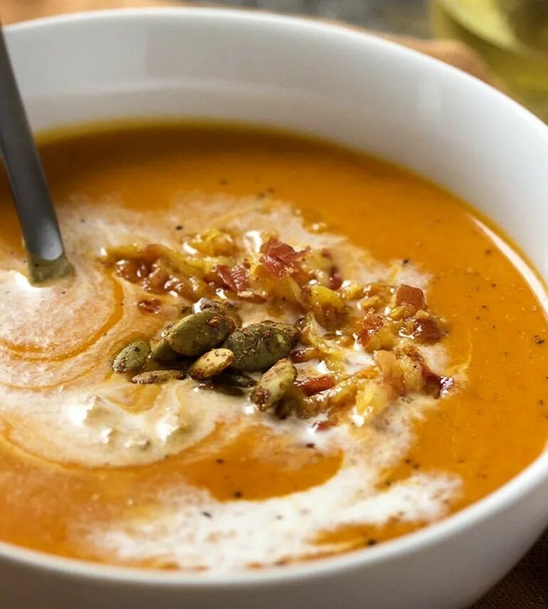 Как приготовить тыквенный суп домашних. Тыквенный крем суп. Тыквенный суп-пюре со сливками. Суп пюре из тыквы. Крем суп из тыквы.