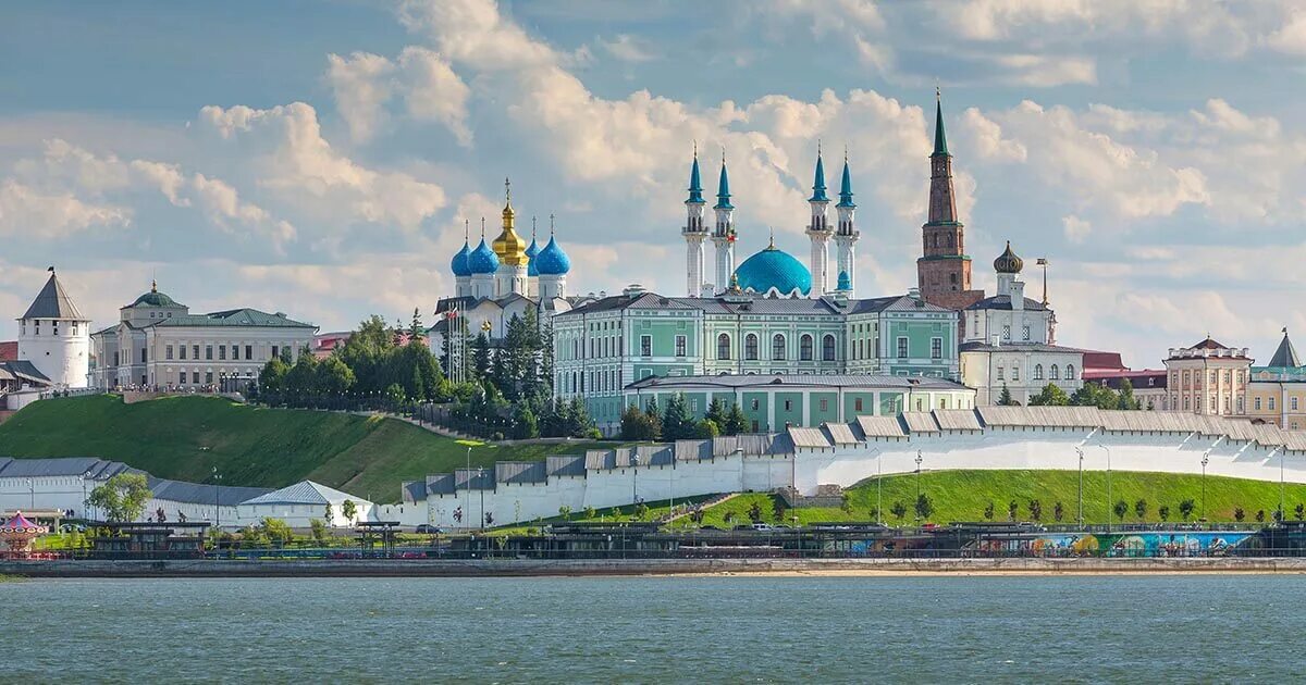 Кул-Шариф Казанский Кремль. Река Волга в Казани. Столица Татарии Казань. Казань набережная Волги.