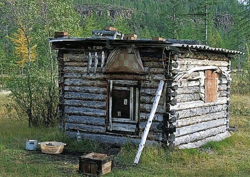 Где найти отшельников. Жилище отшельника. жилища отшельников в лесу. жилье отшельника. дом отшельника в лесу.