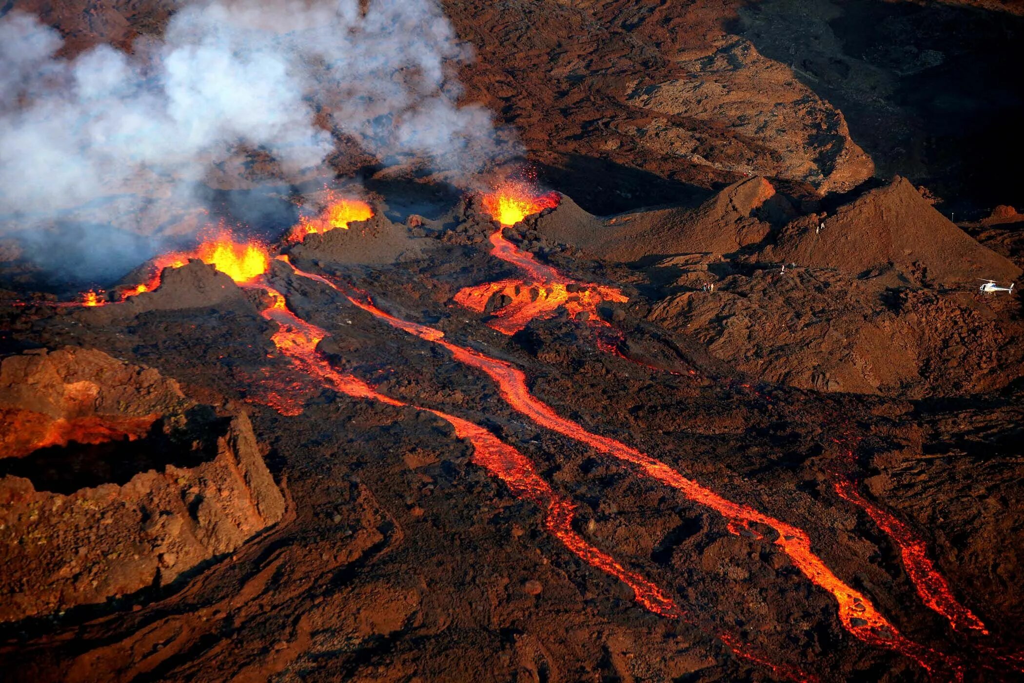 La Réunion вулканы. Геологические ЧС. Геологические природные Чрезвычайные ситуации. Землетрясения извержения вулканов оползни обвалы. Опасное геологическое явление землетрясение