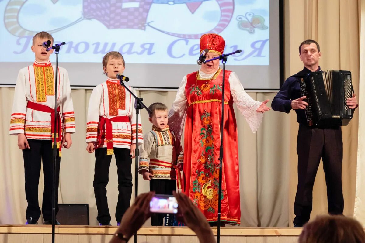 Праздничные мероприятия в кыштыме на 9 мая. " кыштым и его творческие коллективы. Песня кыштыма. Песня кыштыма. Ой калина ой малина под гармонь цифры.