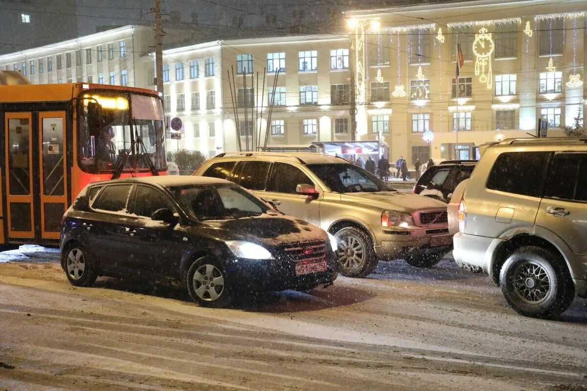 Пробки Нижний Новгород. Нижний Новгород пробки на дорогах. Нижний Новгород вечером пробки. Пробка на Кондратьевском сейчас.