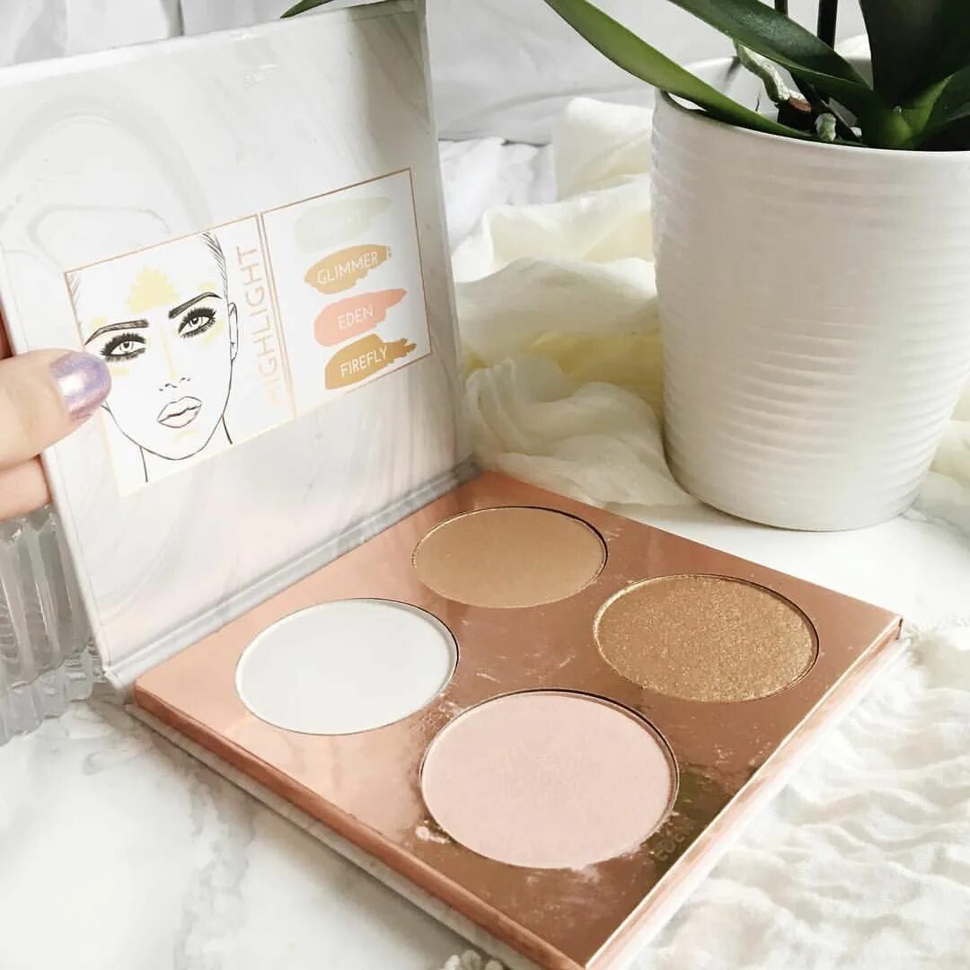 Essence хайлайтер the highlighter. Палетка неон. Claudio палетка хайлайтеров. Хайлайтер маршмеллоу. Lucky glow palette.