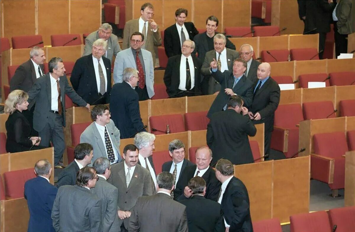 Первые выборы в думу рф. Жириновский в Думе 1993 год. Конференция Верховного совета России 1993. Верховный совет в 1993 Руцкой.