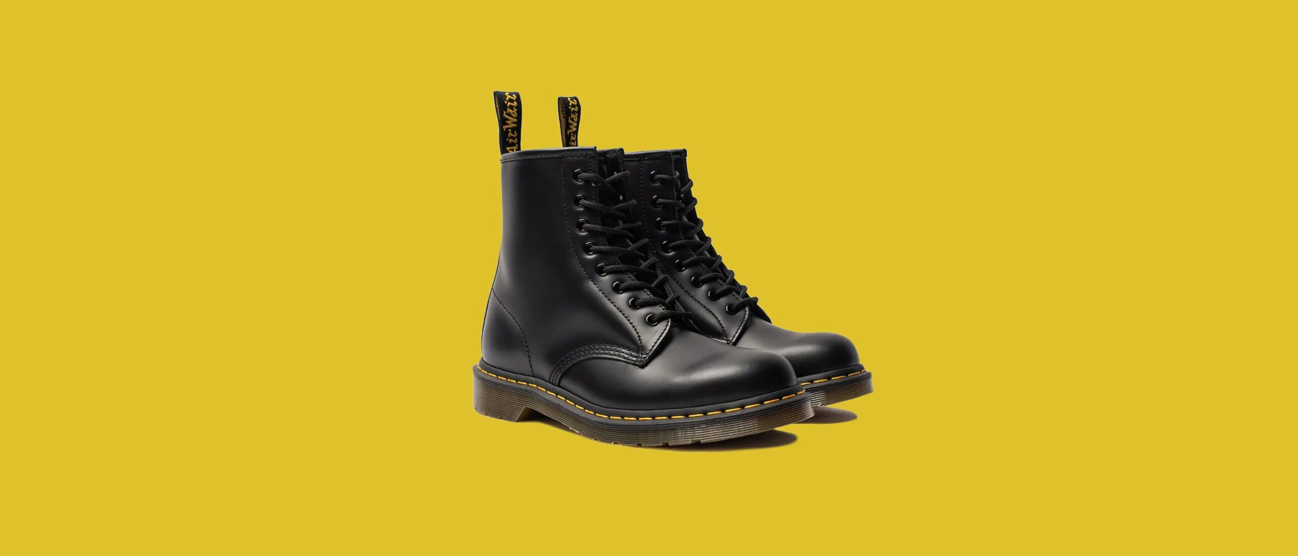 Мартинсы подошва. Dr. Martens ботинки 1460 Basquiat. Первые ботинки доктор Мартенс 1945. Доктор Мартинс история бренда. Rick Owens Dr Martens ботинки.