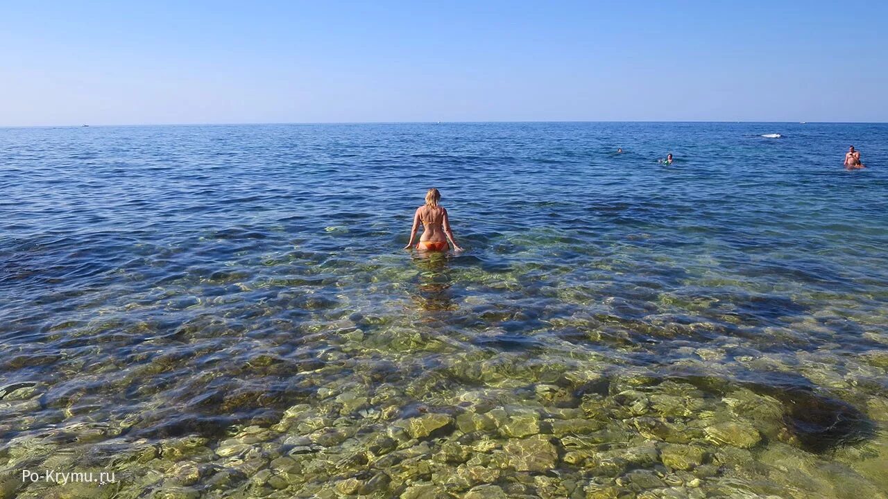 Вода в черном море температура сегодня крым. Средиземное море Крым. Черное море Крым. Чёрное море в Крыму сейчас. Купаются в черном море.