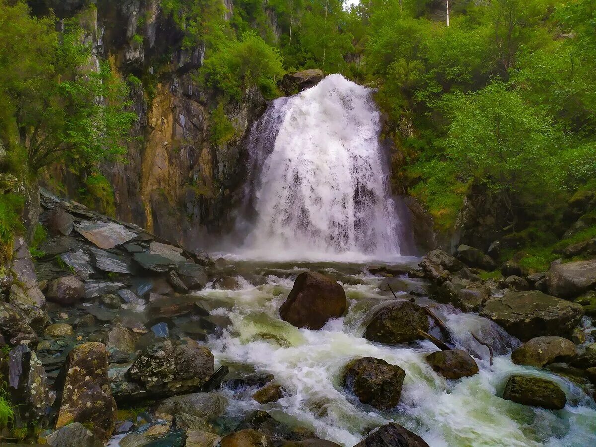 Корбу водопад горный Алтай. Водопад Корбу на Телецком. Телецкое озеро водопады. Телецкое озеро Корбу. Водопады на телецком