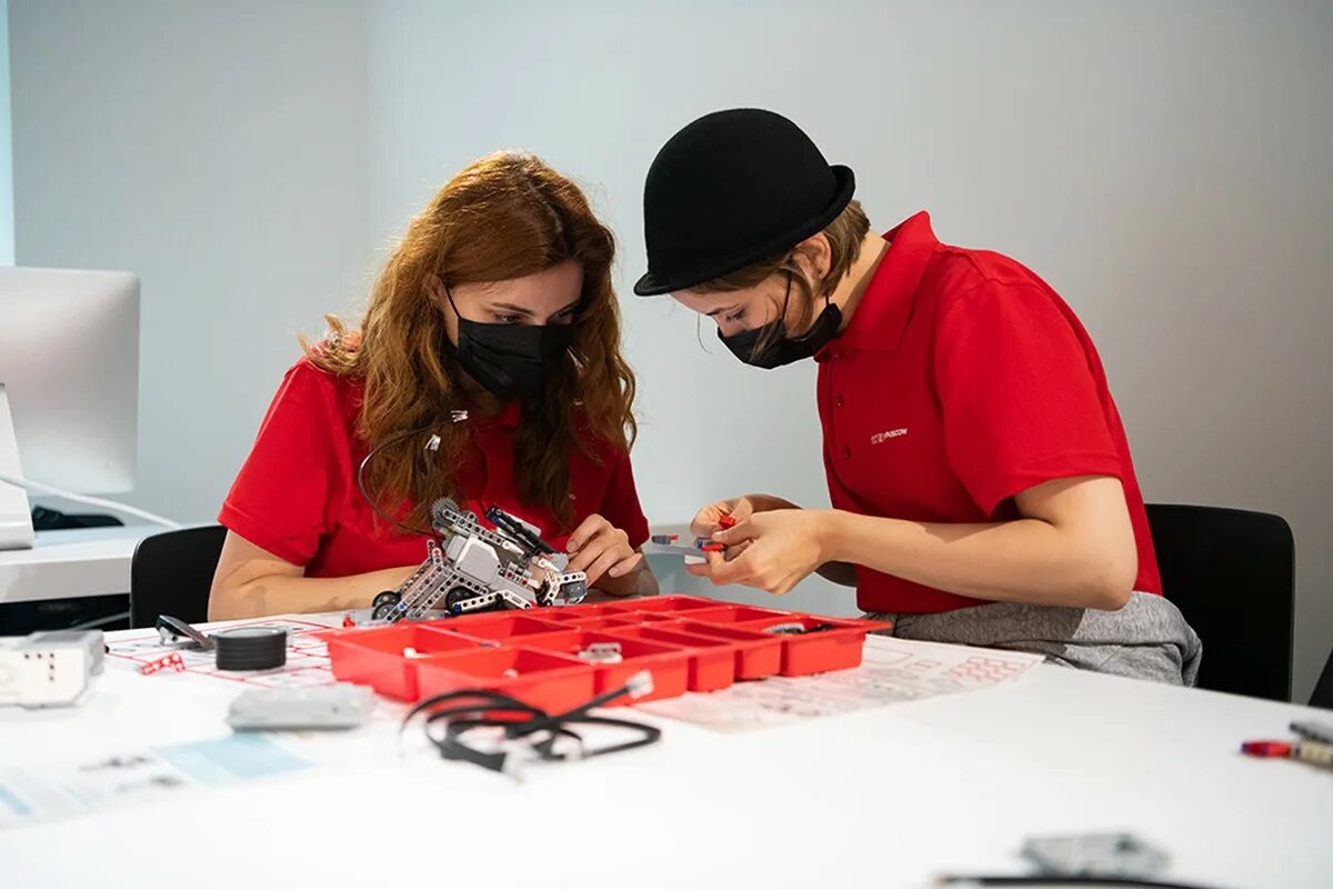 творческие профессии. специалист креативных индустрий. федерация креативных индустрий елена власова. креативный человек. креативный pr-менеджер.