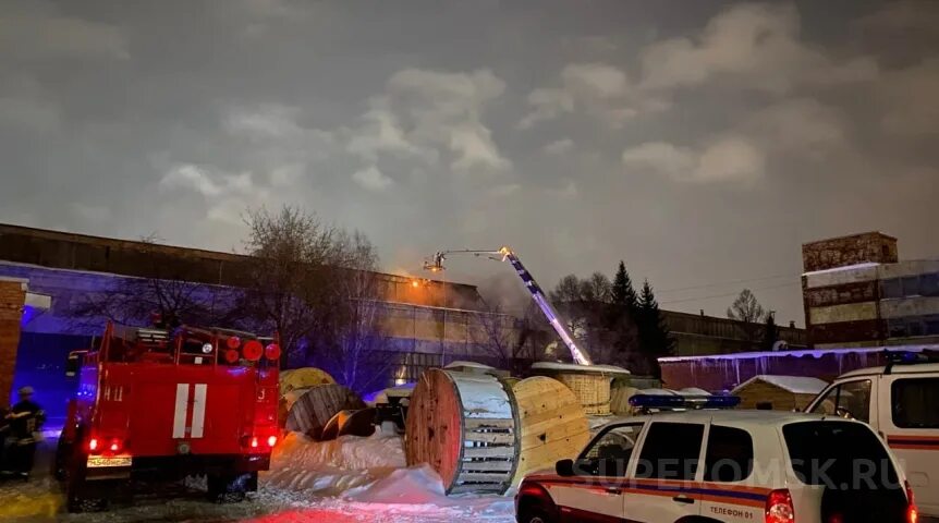 Пожар в Омске на левом берегу. Омск пожар сейчас левый берег. Пожар в Береговом Омск. Пожар в Омске сегодня на левом берегу.