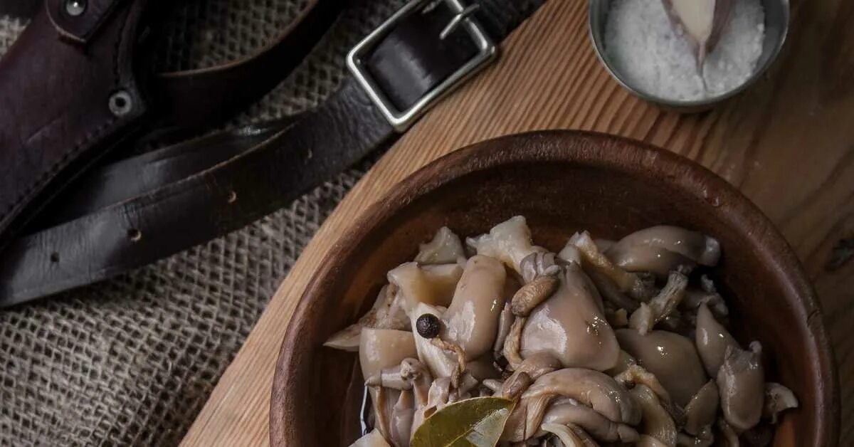 Как вкусно замариновать грибы вешенки. Вешенки маринад. засаливаем вешенки. вешенки маринованные. вешенки аринин маринованные.