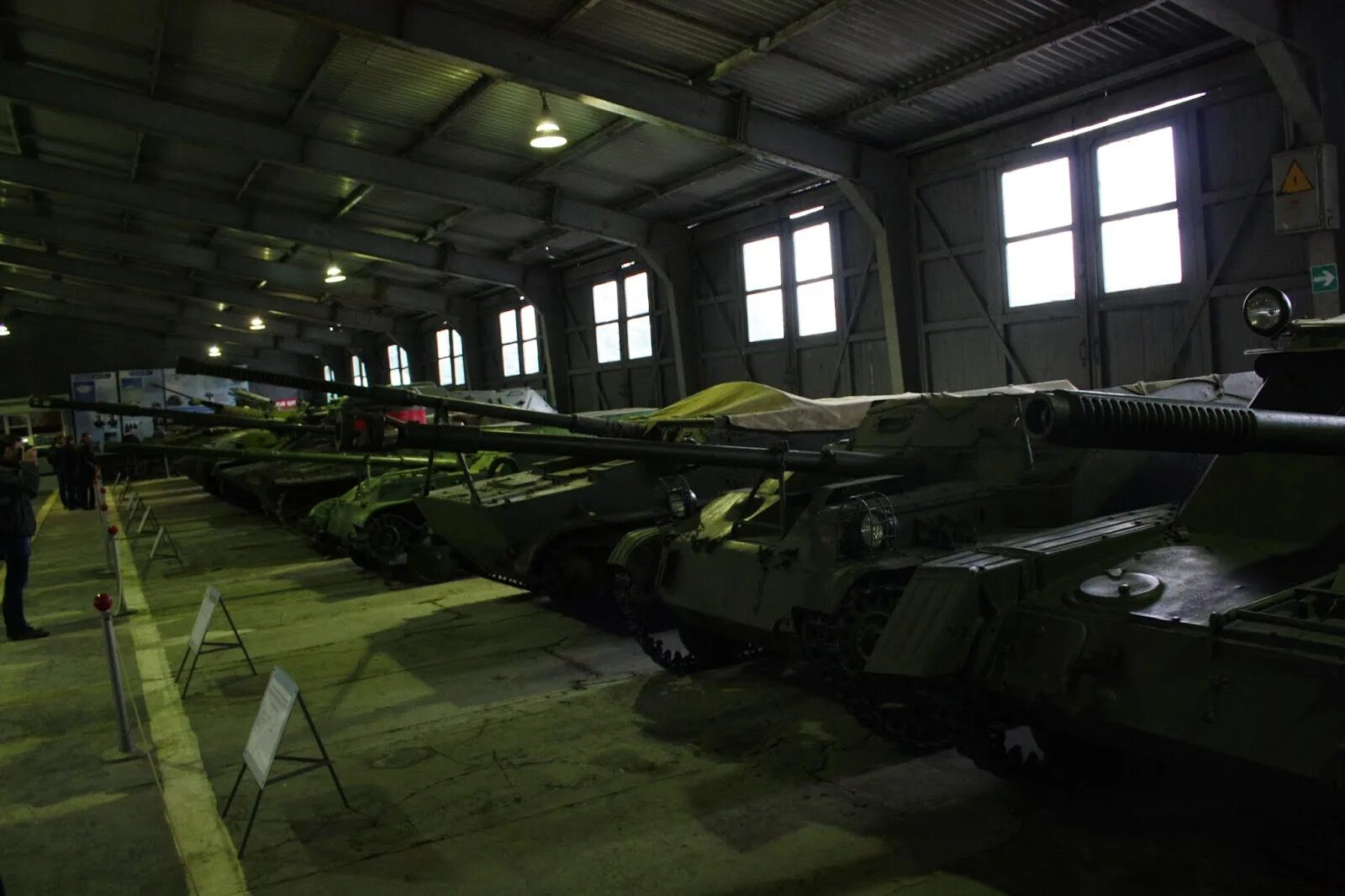 Свежие вакансии в кубинке. Кубинка танковый музей. Кубинка. Кубинка танковый музей. Мебельный в кубинке.