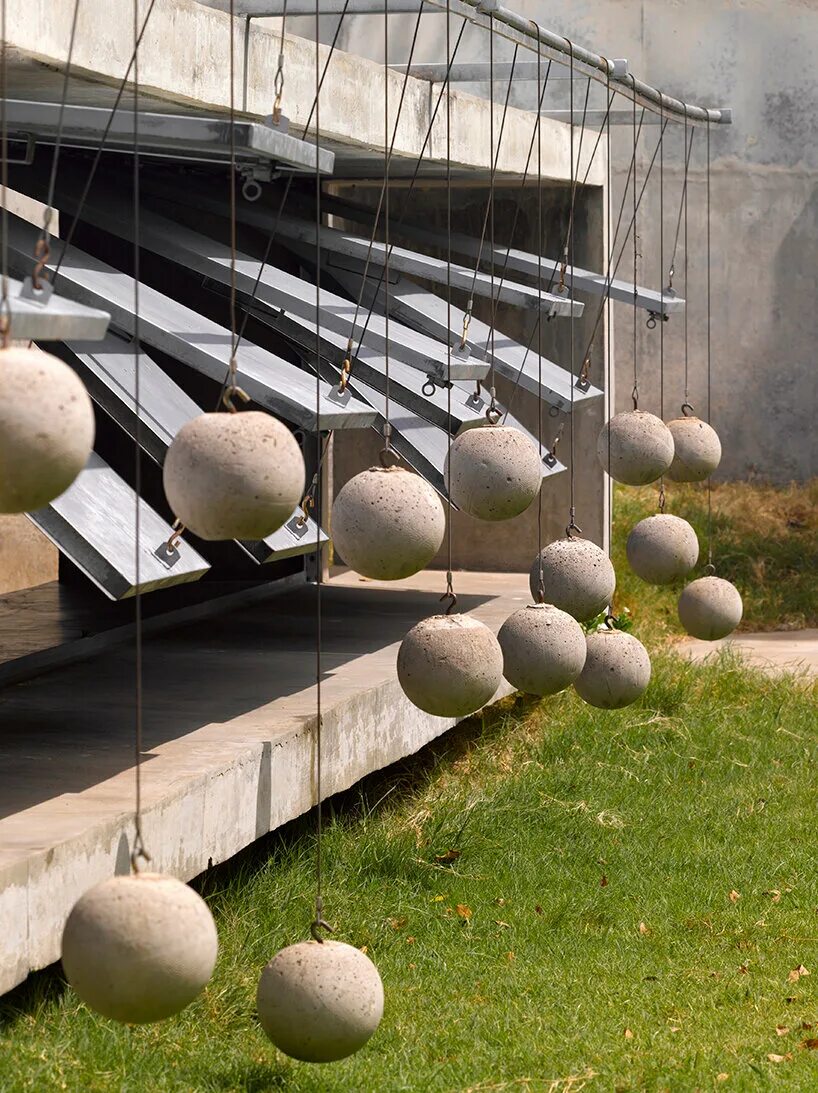 Большие бетонные шары. Бетонные шары. Шары бетонные декоративные. Шар бетонный декоративный. Бетонные шары для сада.